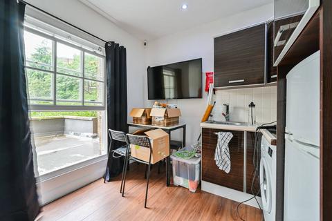 Studio to rent, Eversholt Street, Mornington Crescent, London, NW1