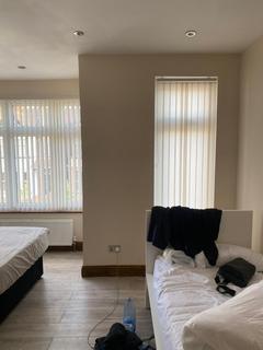 1 bedroom in a flat share to rent, Locket Road, Harrow HA3