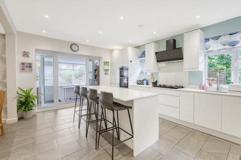 27 Wallace Crescent, Chelmsford, CM2 9QL