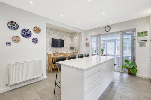 27 Wallace Crescent, Chelmsford, CM2 9QL