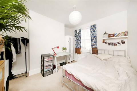 3 bedroom flat to rent, Charleston Street, Elephant and Castle, London, SE17