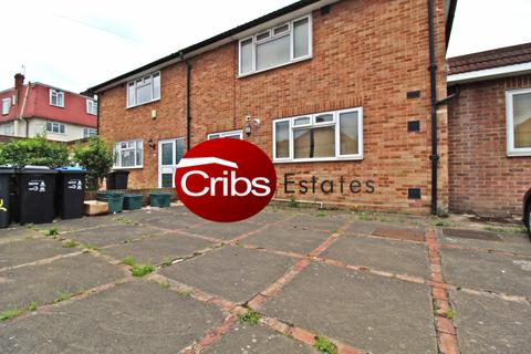 1 bedroom in a house share to rent, Morden, SM4