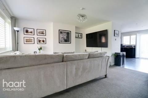 43 Robin Way, Chelmsford, CM2 8AT