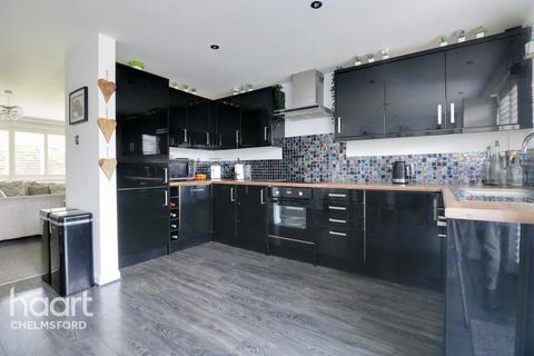 43 Robin Way, Chelmsford, CM2 8AT