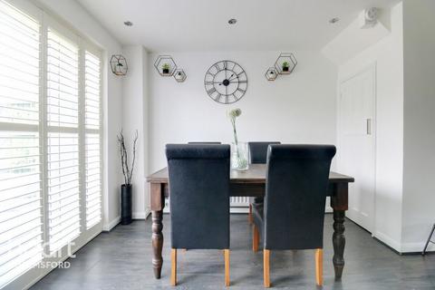 43 Robin Way, Chelmsford, CM2 8AT