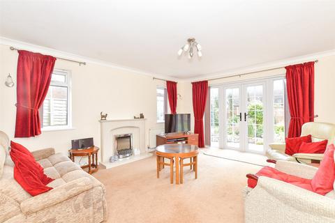 7 Box Tree Avenue, Rustington, Littlehampton, BN16 2RA