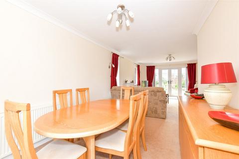 7 Box Tree Avenue, Rustington, Littlehampton, BN16 2RA