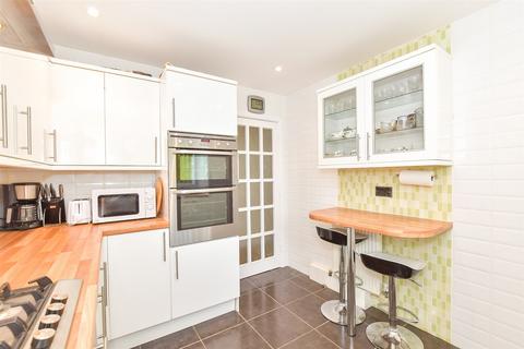 7 Box Tree Avenue, Rustington, Littlehampton, BN16 2RA