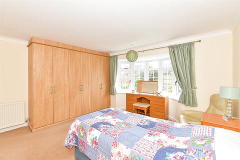 7 Box Tree Avenue, Rustington, Littlehampton, BN16 2RA