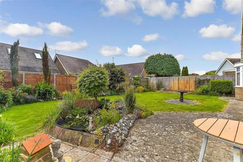 7 Box Tree Avenue, Rustington, Littlehampton, BN16 2RA