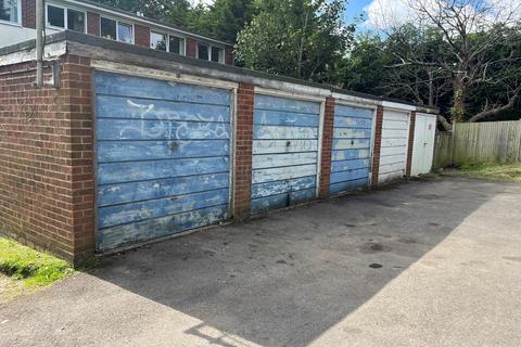 Garage for sale, GARAGES IN ST DENYS! AUCTION SALE!