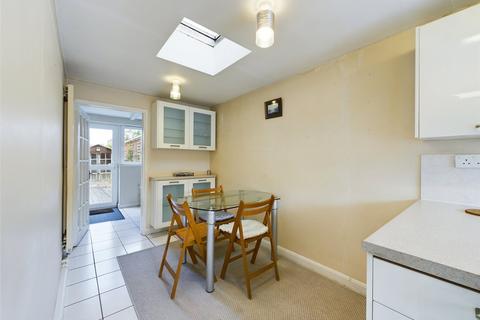 2 bedroom bungalow for sale, Courtfield Road, Quedgeley, Gloucester, Gloucestershire, GL2