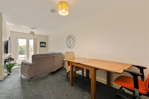 2 bedroom flat for sale, Cadet Drive, Shirley, Solihull, B90 2FD