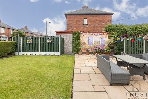 3 bedroom detached house for sale, Kirkgate, Hanging Heaton, Batley