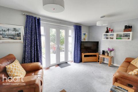 3 bedroom end of terrace house for sale, Dragonfly Way, Northampton