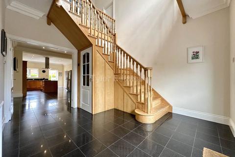 4 bedroom detached house for sale, Noak Hill Road, Billericay CM12