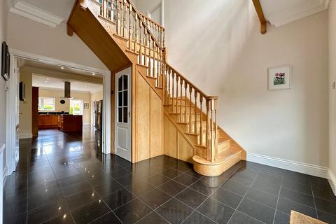 5 bedroom detached house for sale, Noak Hill Road, Billericay CM12