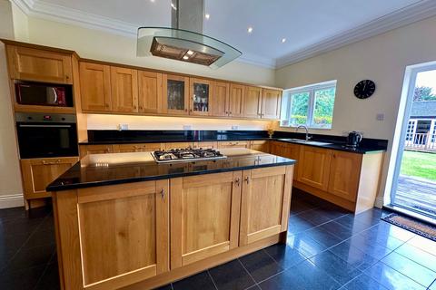 5 bedroom detached house for sale, Noak Hill Road, Billericay CM12