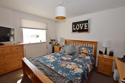 3 bedroom end of terrace house to rent, Essex Road, Bognor Regis, PO21
