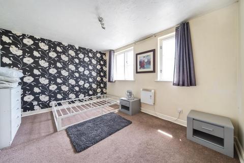 1 bedroom flat for sale, Slough,  Berkshire,  SL2