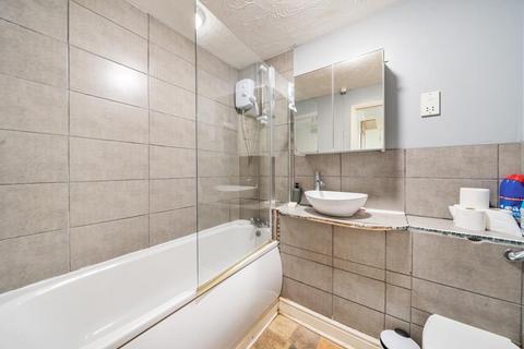 1 bedroom flat for sale, Slough,  Berkshire,  SL2