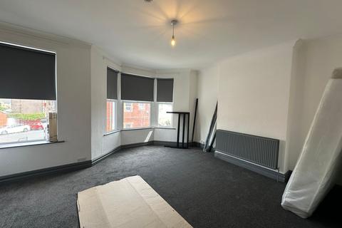 6 bedroom terraced house to rent, Mackintosh Place, Cardiff, CF24