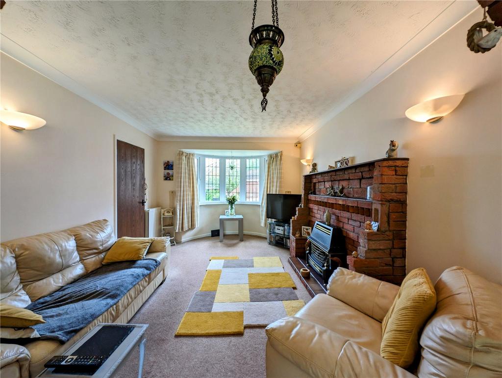 Clarence Way, Bewdley, DY12 3 bed detached house for sale £320,000