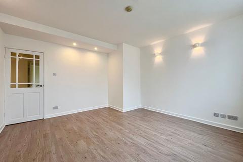 34 Dorts Crescent, Church Fenton, Tadcaster, LS24 9RU