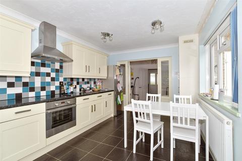 21 Ash Road, Southwater, Horsham, RH13 9EJ
