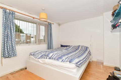 21 Ash Road, Southwater, Horsham, RH13 9EJ
