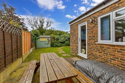 21 Ash Road, Southwater, Horsham, RH13 9EJ