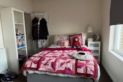 1 bedroom apartment to rent, Parrock Street, Gravesend, Kent, DA12 1ER