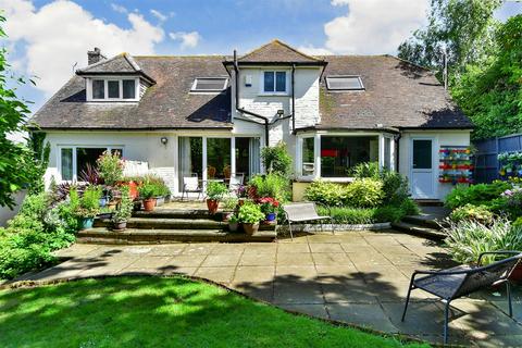 5 bedroom chalet for sale, Chequers Road, Minster-On-Sea, Sheerness, Kent