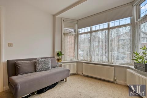3 bedroom flat for sale, Cumbrian Gardens, London NW2