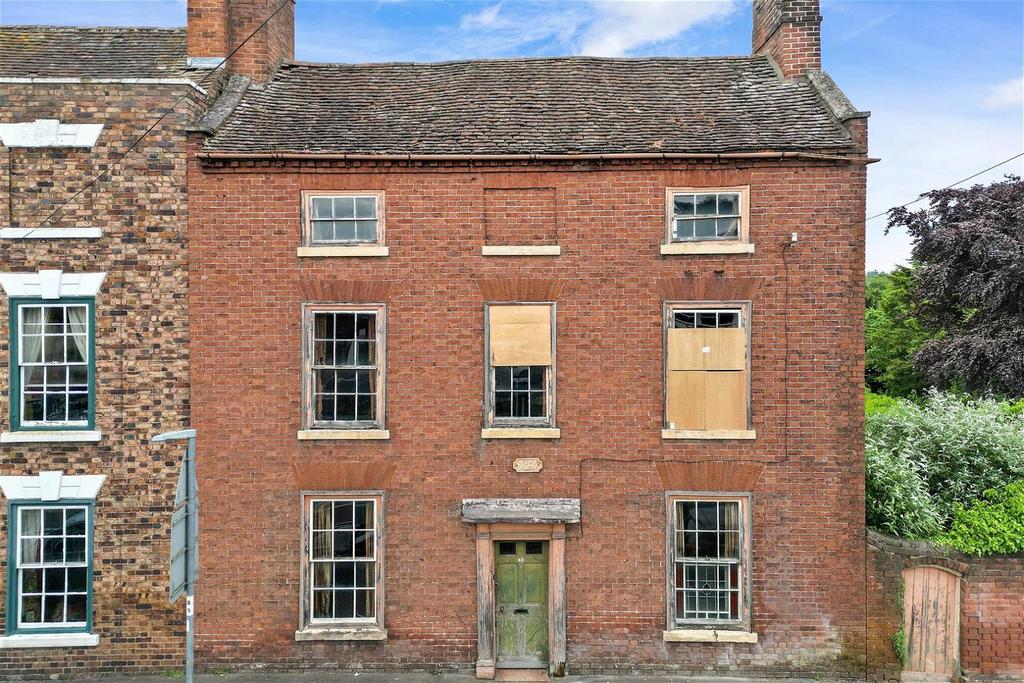 Henwick Road, Worcester 4 bed detached house for sale £200,000