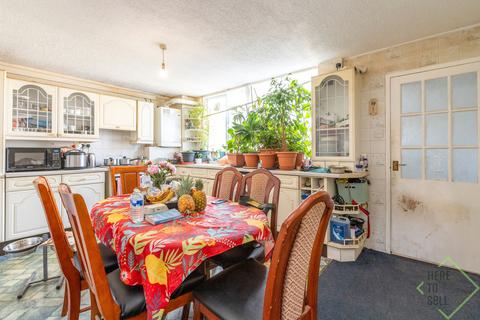 61 Crocus Field, Barnet, EN5 2UB