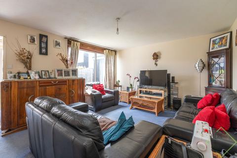 61 Crocus Field, Barnet, EN5 2UB