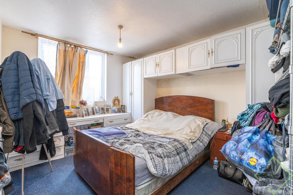 61 Crocus Field, High Barnet, Herts, EN5 2 UB-12