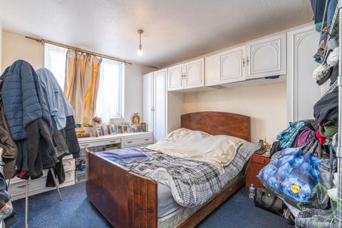 61 Crocus Field, Barnet, EN5 2UB