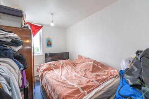 61 Crocus Field, Barnet, EN5 2UB