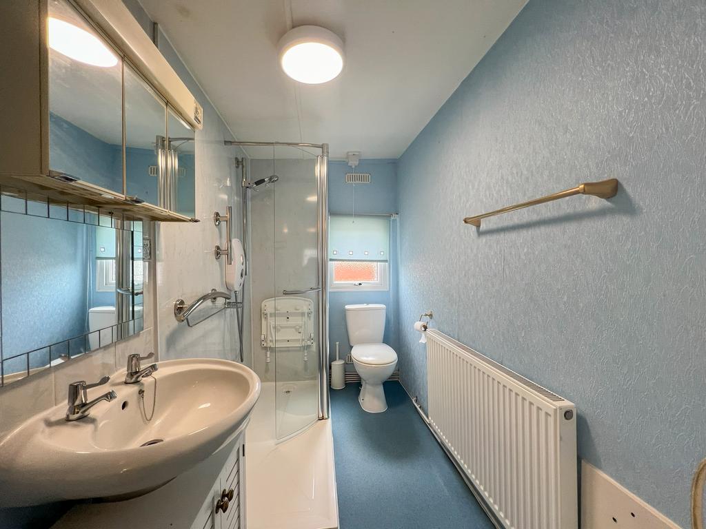 45 Middleway   shower room