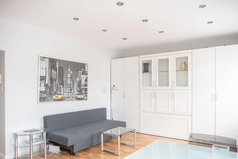 Studio to rent, Colville Gardens, Notting Hill, London, Kensington & Chelsea, W11
