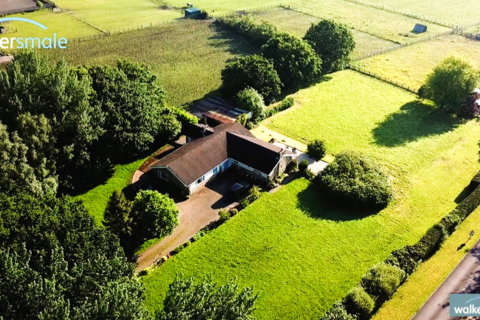 4 bedroom detached bungalow for sale, Villamura, Scotland Lane, Horsforth, Leeds, West Yorkshire