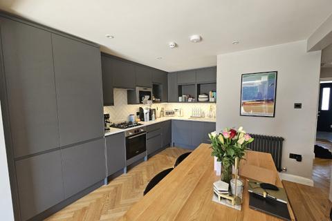 2 bedroom apartment to rent, Oakmead Gardens, Edgware, HA8