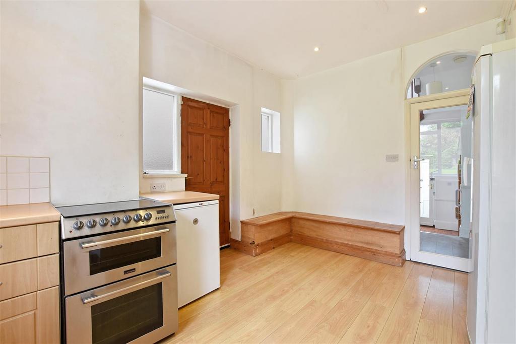 7 Makepeace Ave - Kitchen 2.JPG