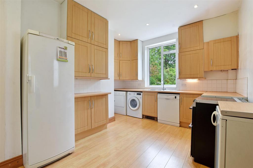 7 Makepeace Ave - Kitchen.JPG