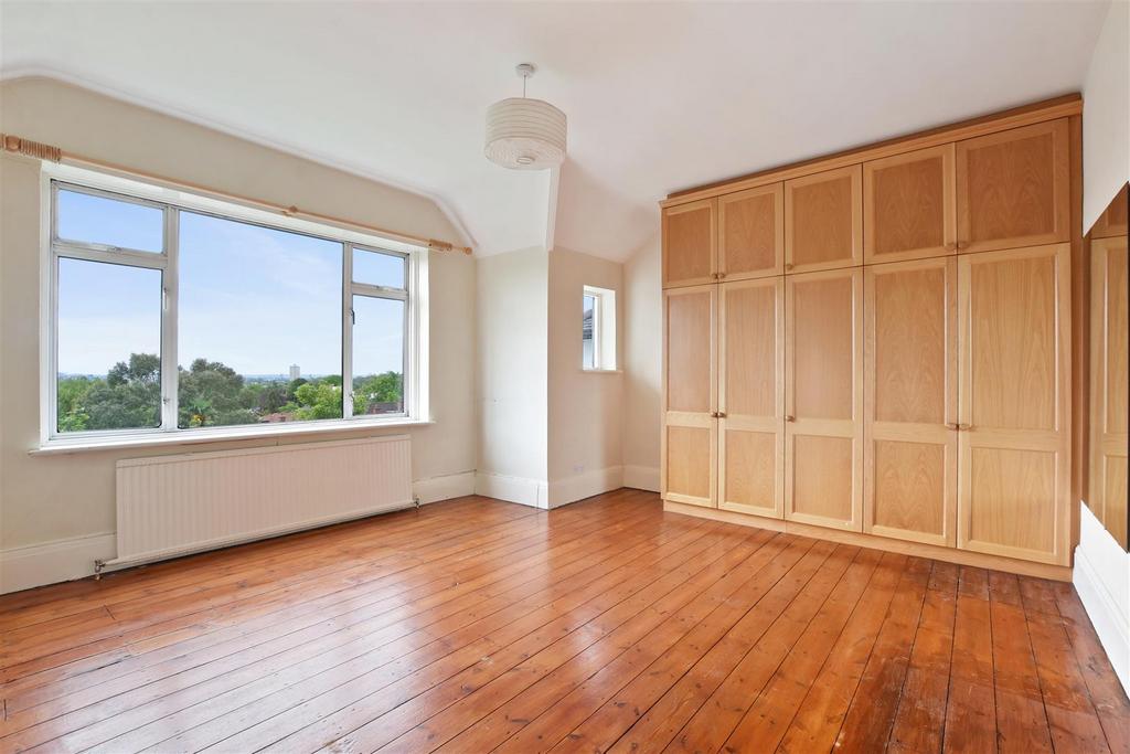 7 Makepeace Ave - Bedroom 1.JPG