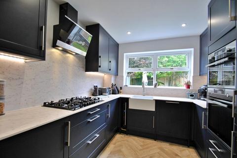 40 Cowslip Road, Broadstone, BH18 9QZ