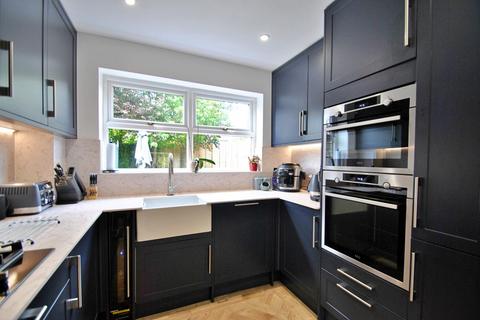 40 Cowslip Road, Broadstone, BH18 9QZ