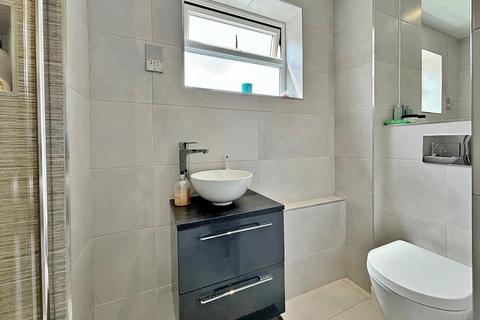 40 Cowslip Road, Broadstone, BH18 9QZ